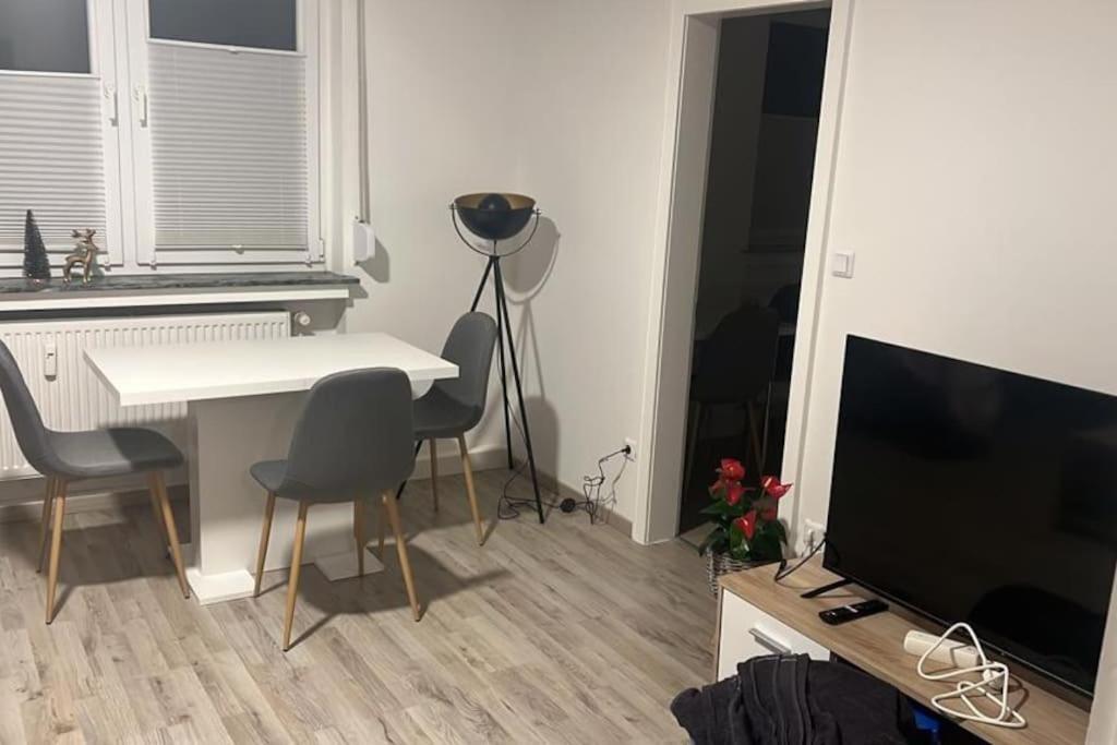 Eine Modern Renovierte Wohnung Mit Balkonterrasse. Lubbecke Exterior photo